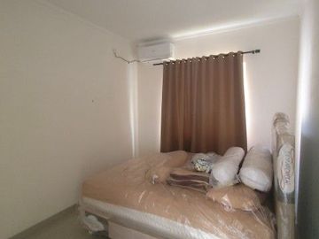 Rumah Uk 6x17 2 AC dan Tirai Terpasang di Suvarna Sutera Tangerang 1KA0002A
