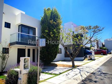 Casa en Venta en Zibata, cerca de HEB y Parque Jamadi
