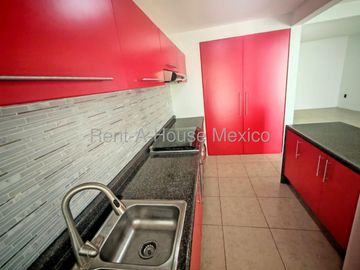 Casa en Venta en Zibata, cerca de HEB y Parque Jamadi