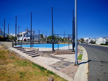 Casa en Venta en Zibata, cerca de HEB y Parque Jamadi