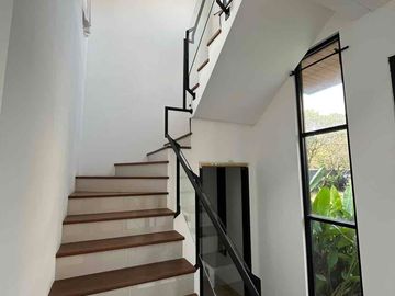 Rumah Mewah Baru Dalam Cluster Tenang Strategis Cilandak Timur Jaksel