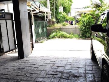 Three Storey 5 Bedrooms 2 Carport House for Sale in Paranaque Better Living 13.5M only - JB