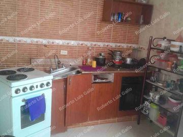 Vendo casalote o casa con aire en villa hermosa