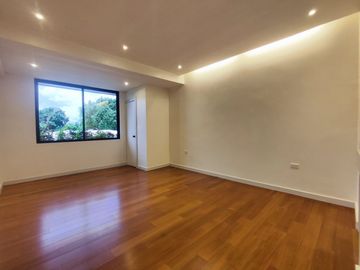 Elegant Townhouse for Sale in Better Living paranaque Ready for occupancy - JB