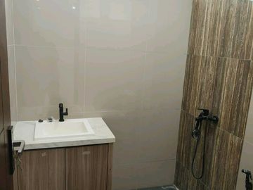 REV.A810 Rumah Modern Grand Pakuwon Surabaya Lokasi Nyaman Siap Huni