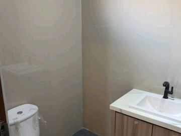 REV.A810 Rumah Modern Grand Pakuwon Surabaya Lokasi Nyaman Siap Huni