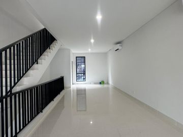 OPEN 24 UNIT 24 BULAN  Victoria Business Loft & Oxford Square Yoseca Loft