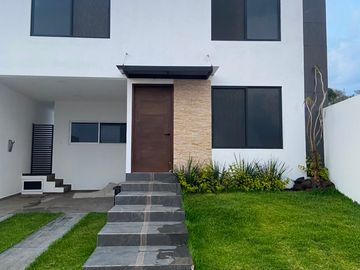 VENDO  CASA  EN CUERNAVACA FRACC. CUMBRES DE SAN NICOLÁS
