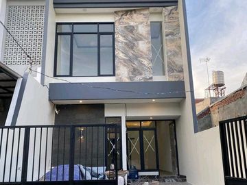 RON.A2621 RUMAH RUNGKUT MAPAN TENGAH SURABAYA KAWASAN NYAMAN SIAP HUNI