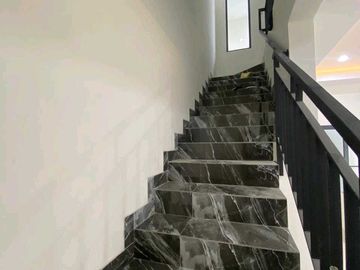RON.A2621 RUMAH RUNGKUT MAPAN TENGAH SURABAYA KAWASAN NYAMAN SIAP HUNI
