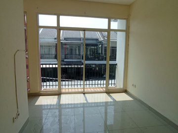 Disewakan Rumah Golf Lake San Lorenzo Siap Huni