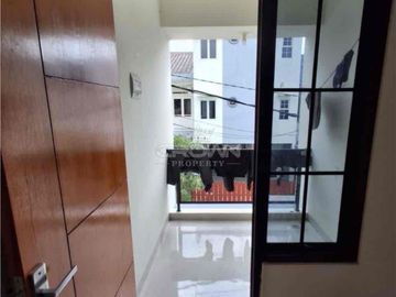 Rumah di Komplek Jatinegara Indah Jakarta Timur. SHM, LT 62, 3 Kamar Tidur
