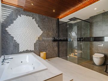 Luxury Villa In Umalas - Ocean & Rice Field View - 5Br