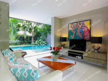 VILLA CANGGU BERAWA DEKAT ATLAS