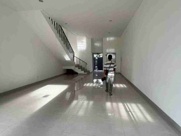 Ruko 4 Lantai Iconix Infinite dengan Lift Deretan Aeon Mall