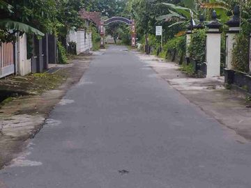Murah, pemilik BU, Di jual, Rumah sebagai Bonus, masih layak huni, hanya seharga tanahnya saja lokasi di Seyegan barat pasar Cebongan dkt RSA UGM, kampus UTY