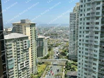 RUSH for SALE Two(2) Bedroom with Parking (PET FRIENDLY)_South of Market Residences BGC, Taguig