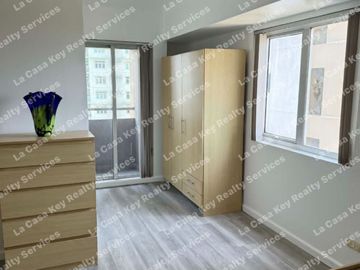 RUSH for SALE Two(2) Bedroom with Parking (PET FRIENDLY)_South of Market Residences BGC, Taguig