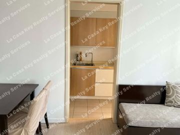 RUSH for SALE Two(2) Bedroom with Parking (PET FRIENDLY)_South of Market Residences BGC, Taguig