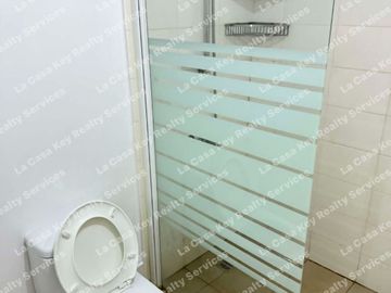RUSH for SALE Two(2) Bedroom with Parking (PET FRIENDLY)_South of Market Residences BGC, Taguig