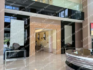 RUSH for SALE Two(2) Bedroom with Parking (PET FRIENDLY)_South of Market Residences BGC, Taguig