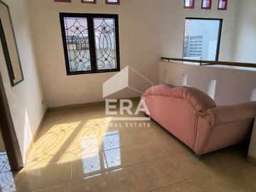 Disewakan Cepat Rumah 2 Lantai di Kemang Pratama 2 Bekasi