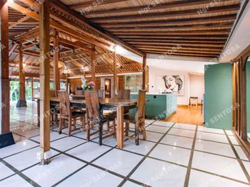 VILLA NYANYI BERABAN