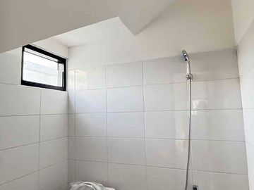 DIJUAL / DIKONTRAKKAN RUMAH BARU 2 LANTAI VIEW GWK DEKAT KAMPUS UNUD JIMBARAN