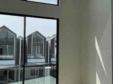 Disewakan Rumah Baru Modern Semi Furnished Dalam Cluster Kebayoran Residence Bintaro
