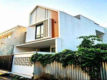 Rumah Baru 3 Lantai SHM Pondok Bambu Jakarta Timur