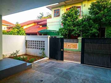 Rumah Baru 3 Lantai SHM Pondok Bambu Jakarta Timur