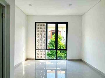 Rumah Baru 3 Lantai SHM Pondok Bambu Jakarta Timur