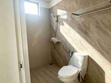 Rumah Baru 3 Lantai SHM Pondok Bambu Jakarta Timur