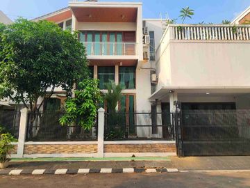 DIJUAL RUMAH MEWAH 3 LANTAI – KEMANG PRATAMA, BEKASI