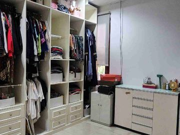DIJUAL RUMAH MEWAH 3 LANTAI – KEMANG PRATAMA, BEKASI