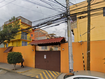 Departamento con 3 recamaras cerca de Metro Agricola Oriental, Iztacalco, CDMX.
