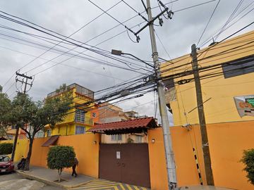Departamento con 3 recamaras cerca de Metro Agricola Oriental, Iztacalco, CDMX.