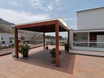 Casa en venta en Surco  en Alamos de Monterrico de 3 Pisos