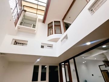 Rumah Cantik Lux Siap Huni di Singgasana Pradana Bandung