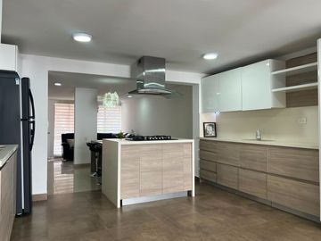 Casa en Arriendo en Alejandría, Poblado Medellín Antioquia