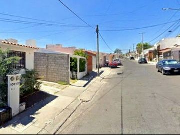 Venta de bonita casa en  Jardines de Villas de Santiago Queretaro