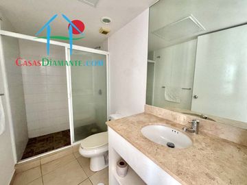 2 recámaras y terraza con vista a las áreas comunes
