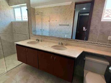 VENTA CASA EN LA CASTELLANA