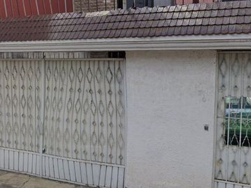 SIERRA MORENA NO.170, VALLE DON CAMILO, TOLUCA, EDO.MEX. Bonita casa en venta, EXCELENTE OPORTUNIDAD de formar un patrimonio