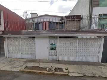 SIERRA MORENA NO.170, VALLE DON CAMILO, TOLUCA, EDO.MEX. Bonita casa en venta, EXCELENTE OPORTUNIDAD de formar un patrimonio