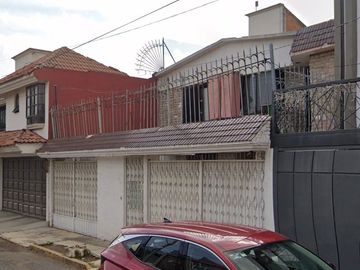 SIERRA MORENA NO.170, VALLE DON CAMILO, TOLUCA, EDO.MEX. Bonita casa en venta, EXCELENTE OPORTUNIDAD de formar un patrimonio