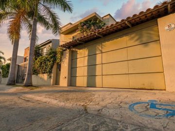 CASA EN VENTA EN CALLE LAGO VICTORIA, PUERTO VALLARTA, JALISCO.