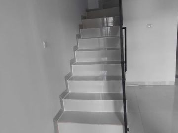 Dijual rumah full renovasi siaphuni di Harapan Indah 1 Bekasi