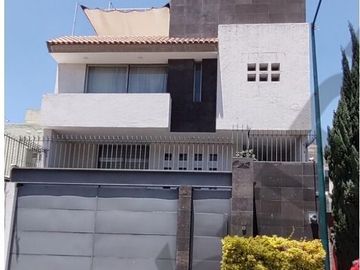 VENTA DE CASA GRANDE EN CIRCUITO DE LOS PARQUES 213, COL. PARQUE DE COYOACÁN, COYOACÁN, CDMX