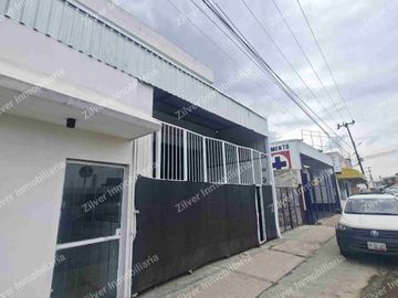 Bodega en renta con oficinas zona la maria